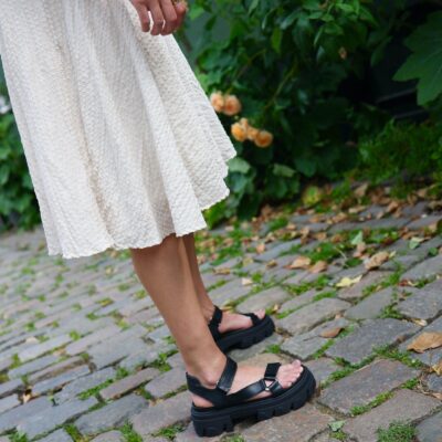 sandal dame | Sort med chunky bund| Unic Shoes 》