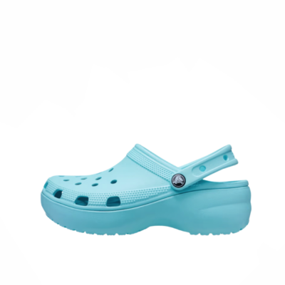 Crocs sandal i lyseblå til dame med 4 cm platform sål
