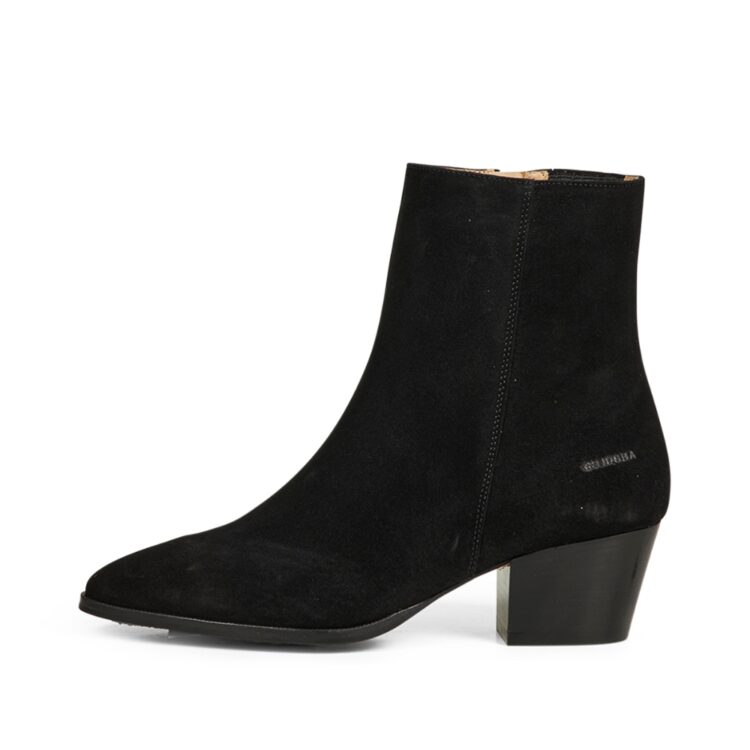 Angulus støvle i sort til dame. Støvle i blød ruskinds kvalitet og med en 5,5 cm høj hæl. Model: 7804-101-0281
