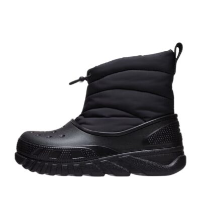 Crocs gummistøvle unisex i sort. Udstyret med elastiske snører.
