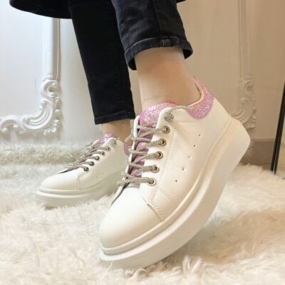 Amour sneaekers til dame i hvid med pink glimmer detaljer. Elegante og blød kvalitet. Model: EV-388