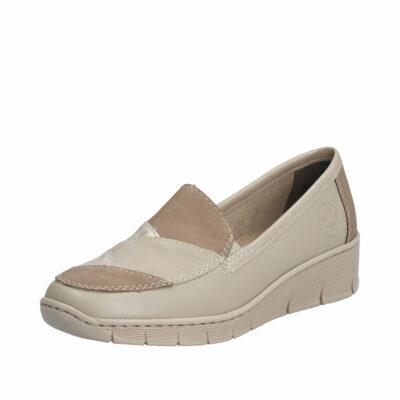 Rieker loafers til dame i en flot beige farve med fine detaljer samt elastik i siderne.