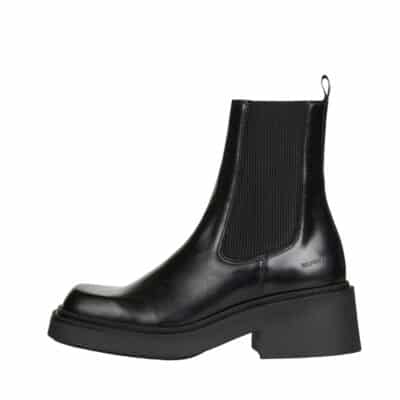 Angulus chelseastøvle til dame i sort skind med elastik og chunky ydersål samt blokhæl på 6 cm.