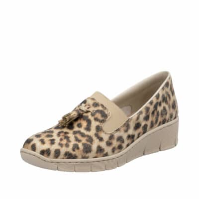 Rieker loafers til dame i leopard med kilehæl på 4 cm.