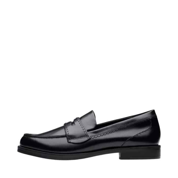 Clarks Straven Edge loafers til dame i sort læder, med bølgede detaljer og blød indersål