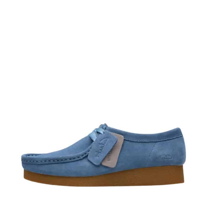 Clarks Wallabee Evosh damesko i lyseblå ruskind, med skind indersål og snørebånd