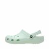 Crocs sandal til dame i mint grøn med ventilationshuller og rem bagpå