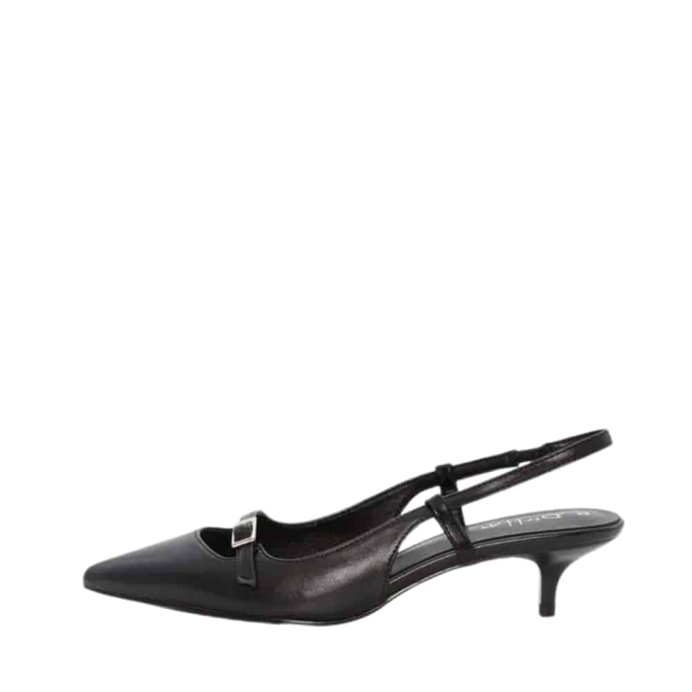 Duffy Pomezia Uno pumps til dame i sort med spænde og slingback hælrem samt stilethæl på 5 cm.