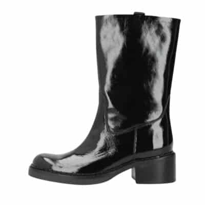 Phenumb Copenhagen Exposed P støvle til dame i sort lak i blødt læder og med blokhæl på 5 cm.